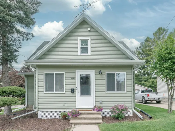 318 W Burnett St, Beaver Dam, WI 53916
