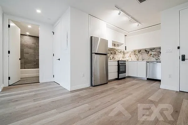 Rented by EXR | media 13