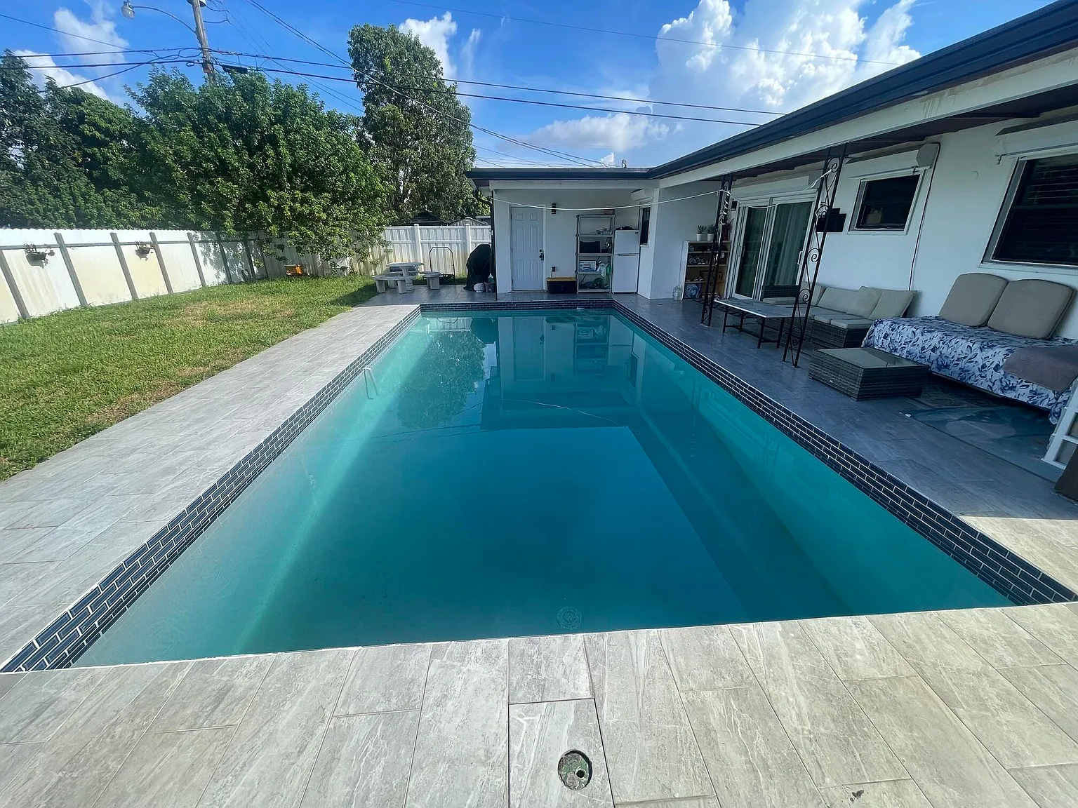 3 bed, 2.0 bath, 1509 sqft, $4,000 — Photo 2