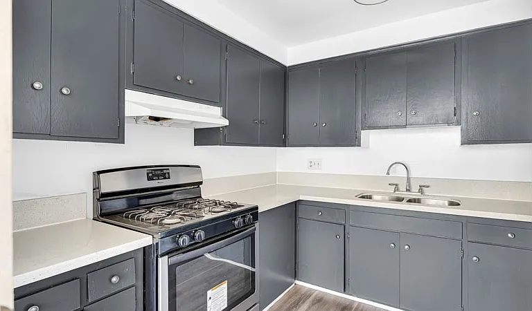 La Croix Apartments — Photo 8