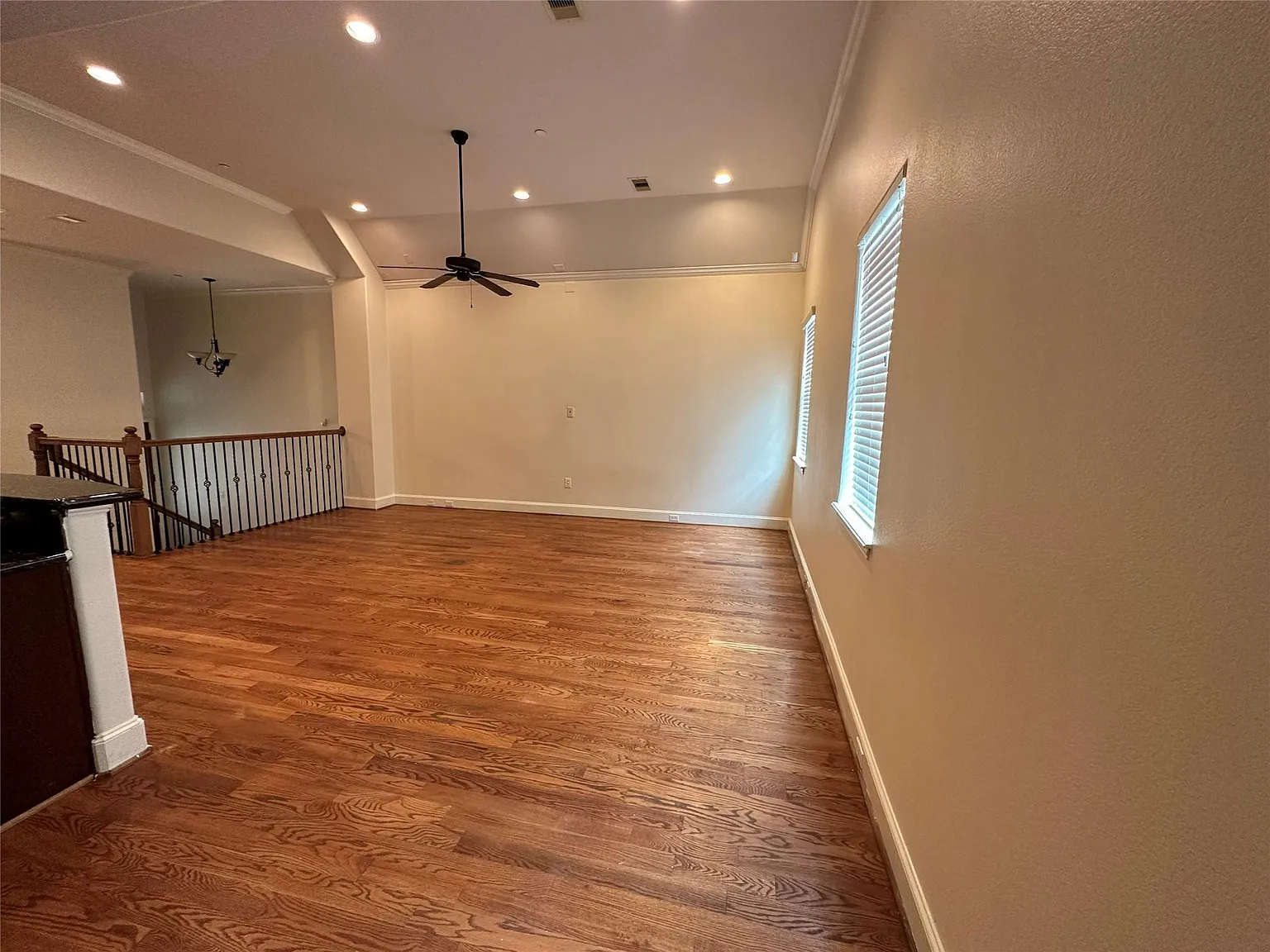 3 bed, 2.5 bath, 1960 sqft, $2,350 — Photo 2