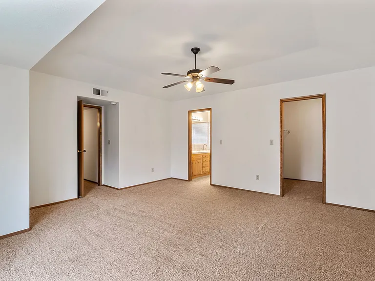 6469 N San Pedro Ave — Photo 25