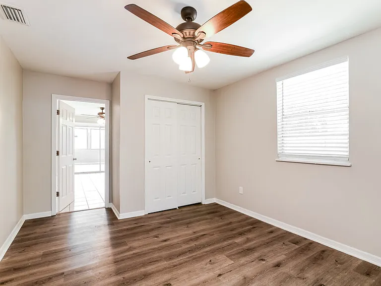 724 Iowa Woods Cir E — Photo 14