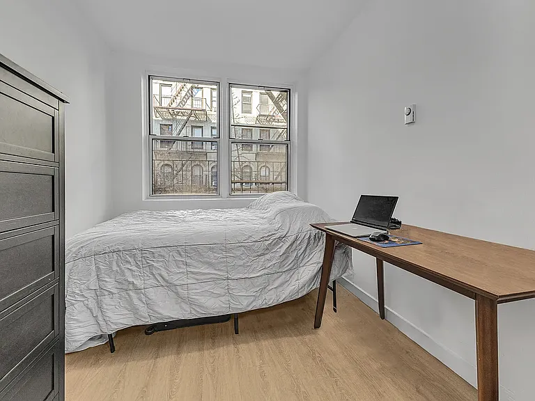 228 E 25th St #10 — Photo 3