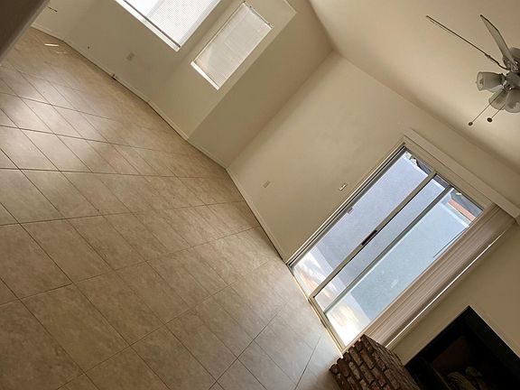 3rd image of 813 Rosana Pl