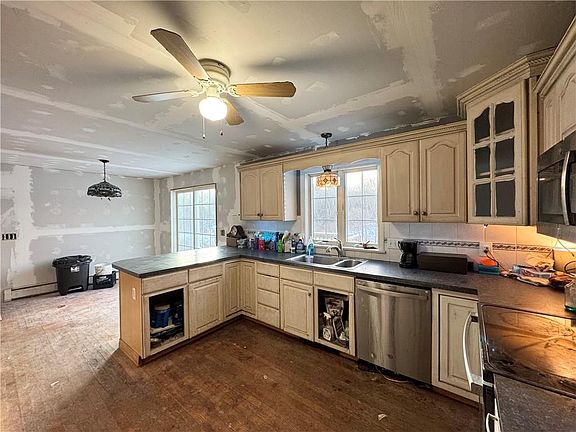 4th image of 45 Pleasant View Dr