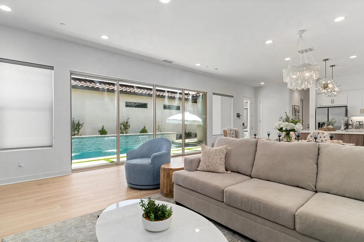 Enjoy the modern living room! - 55743 Isleworth