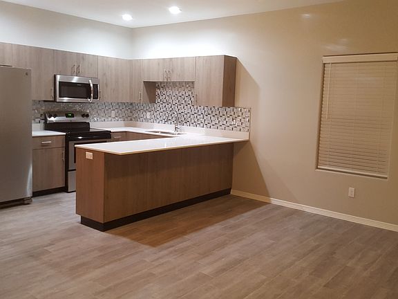 4th image of 519 Downing Ave