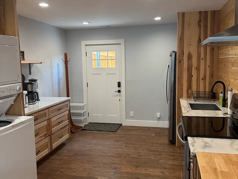 300 Upper Evergreen Dr #B — Photo 5