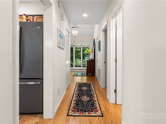 5th image of 547 Oakley Green No unit number