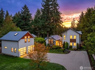 10959 Falk Rd NE, Bainbridge Island, WA 98110