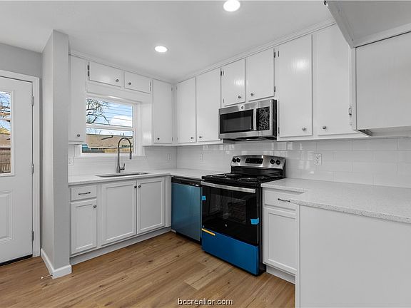 5th image of 923 Braeswood Dr
