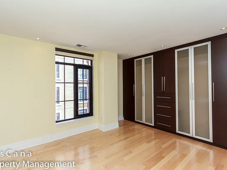 327 Breezehill Ave S #702 — Photo 16