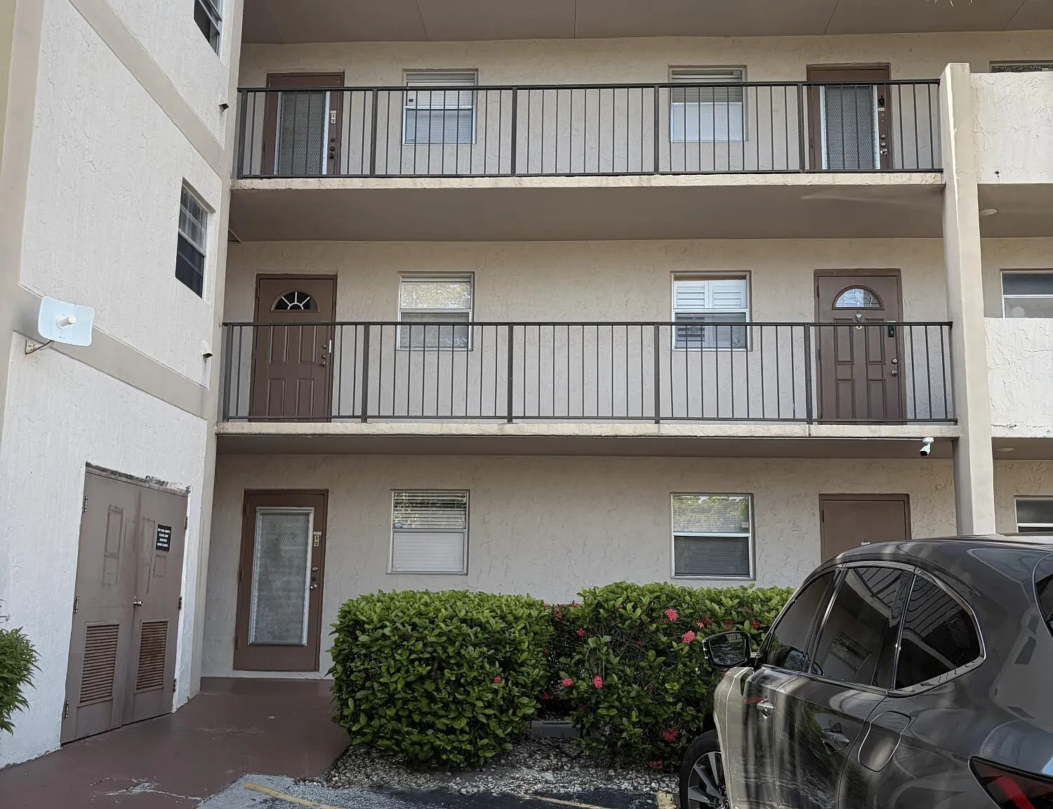 1 bed, 1.5 bath, 825 sqft, $1,700 — Photo 1