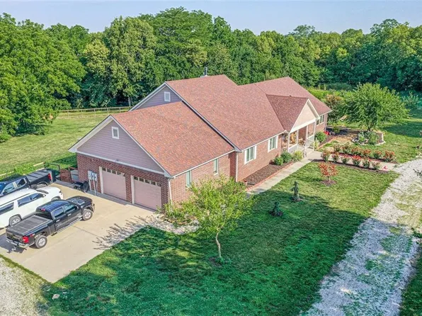 31667 W 231st St, Spring Hill, KS 66083