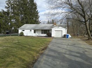 1889 Blue Barn Rd, Orefield, PA 18069