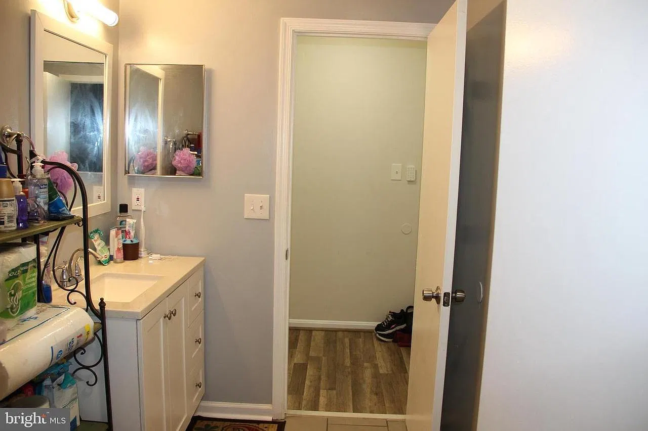 3 bed, 1099 sqft, $3,140 — Photo 1