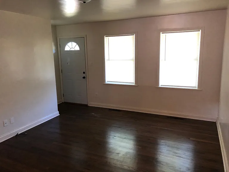 17614 Wentworth Ave — Photo 2