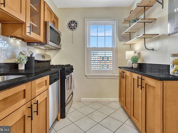 3rd image of 1601 Belle View Blvd APT C2