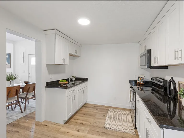 104 E Florence St — Photo 8