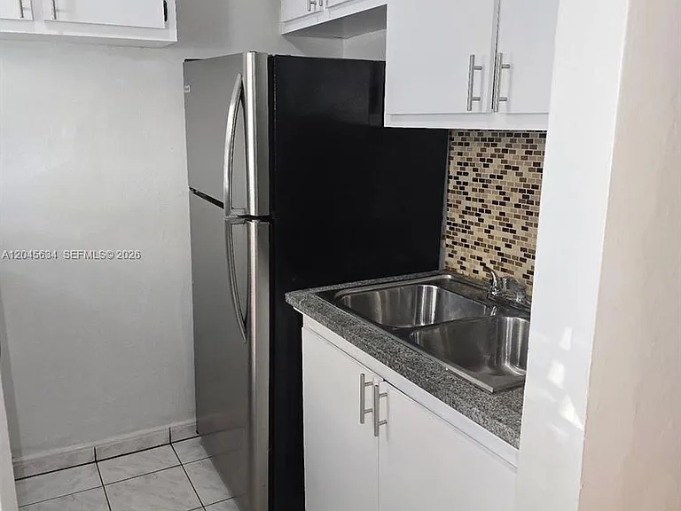 215 30th St #22 — Photo 8