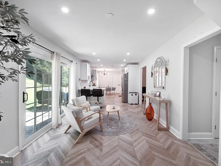 8812 Churchfield Ln — Photo 11