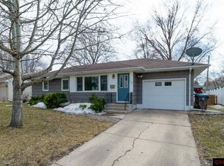 307 N Belmont Dr, Mankato, MN 56001