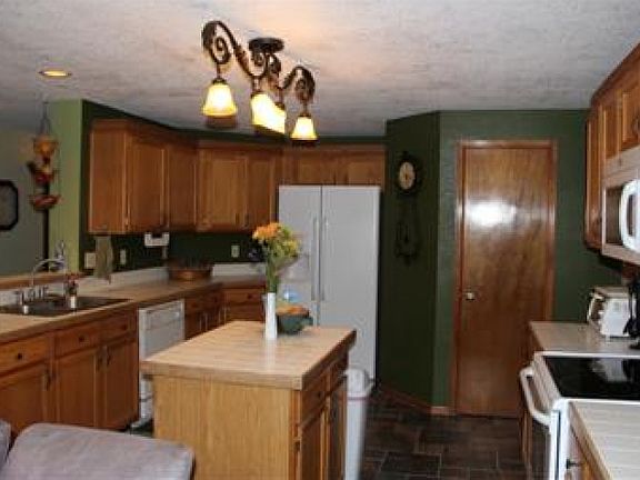 3rd image of 11262 Benton Ct