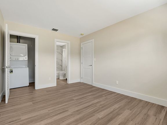 3rd image of 873 NE 39th St #873