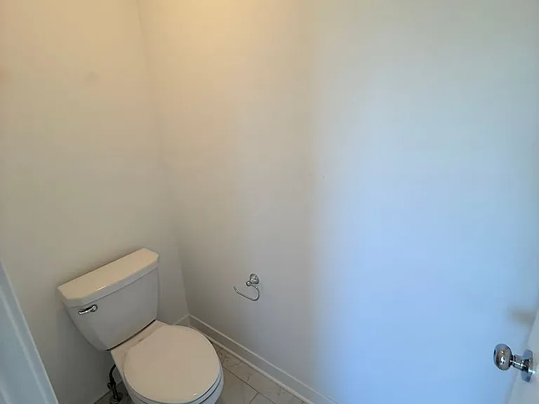 1046 Elmwood Ln — Photo 25