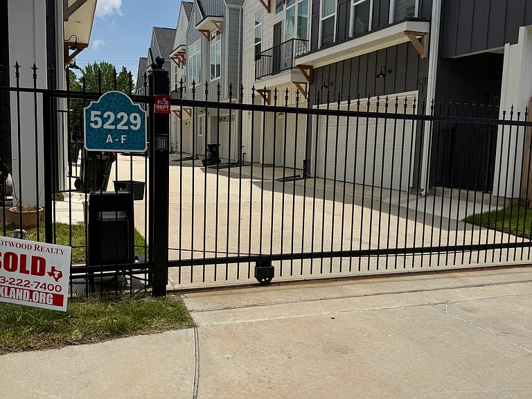 5229 Hillman St #E — Photo 23