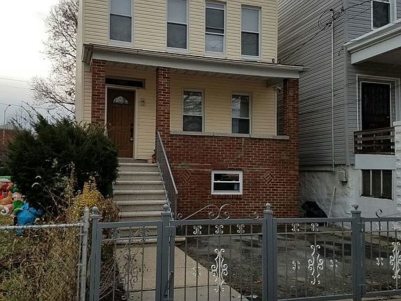 3rd image of 2744 Gifford Ave