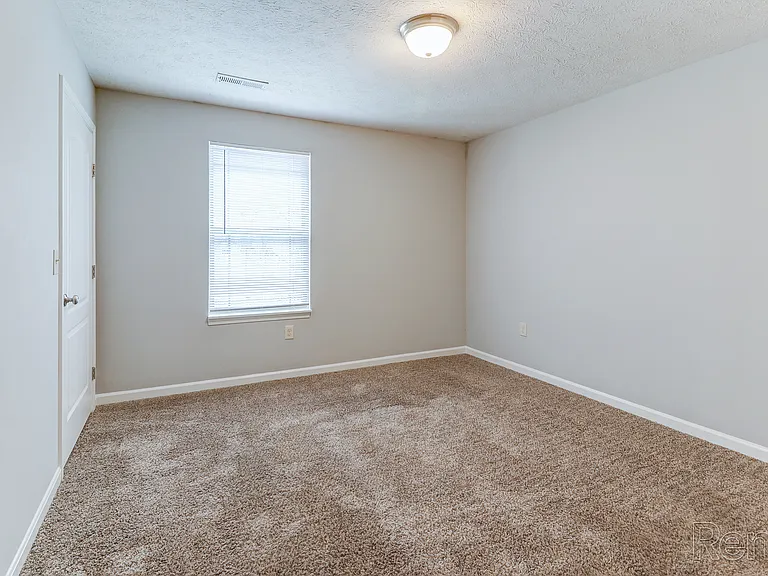 Crossroads Apartments — Photo 6