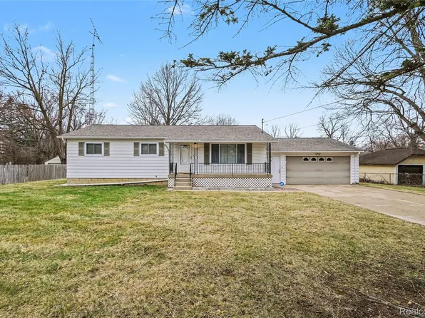 2221 E Bristol Rd, Burton, MI 48529