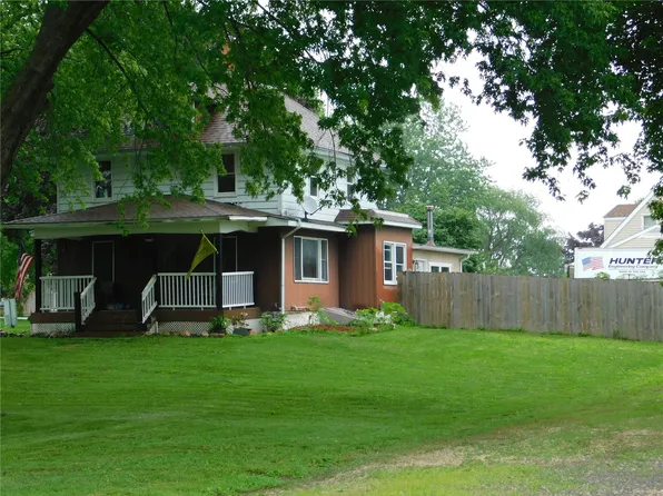 110 Plum St, Tipton, IA 52772