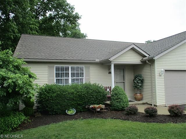1st image of 128 Aspen Dr