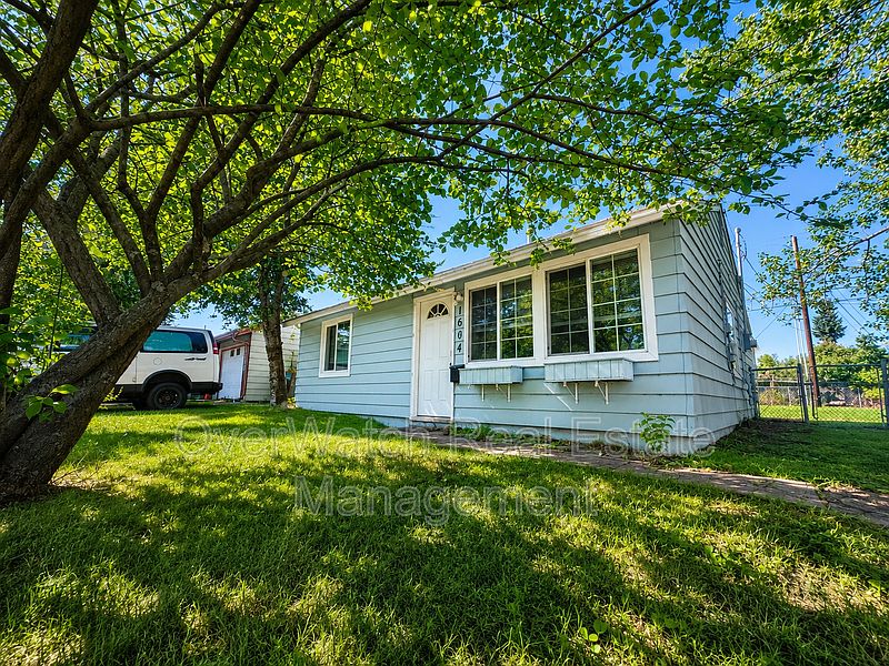 1st image of 1604 Elmendorf Dr