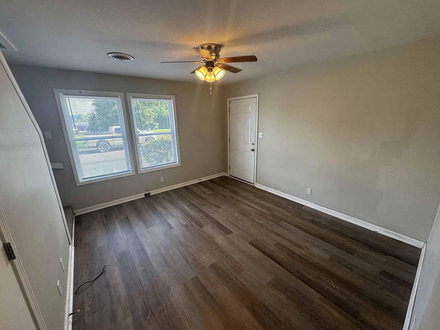 2 bed, 1.5 bath, 1000 sqft, $1,050 — Photo 4