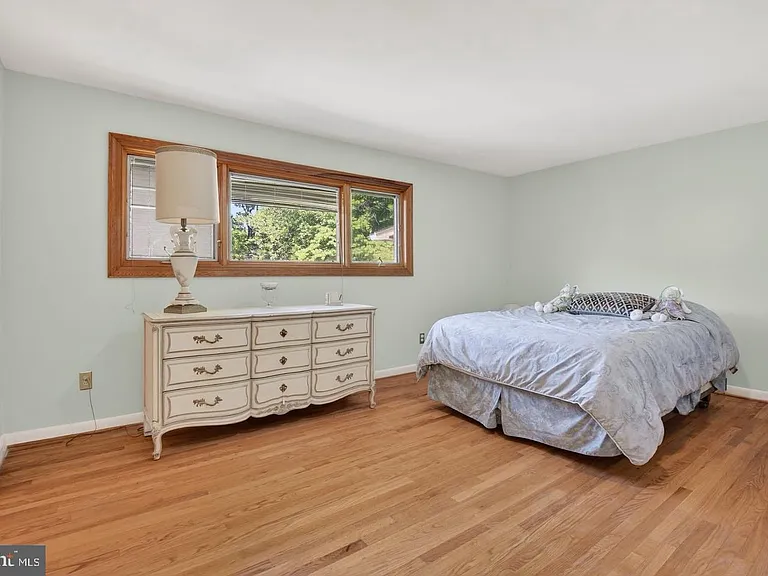 5800 Plainview Rd — Photo 17