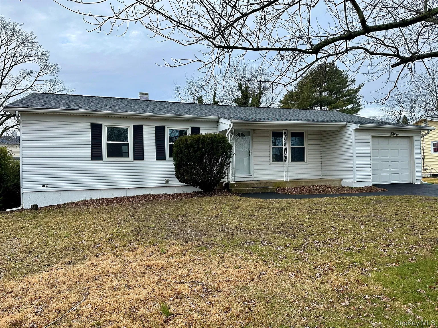 3 bed, 1.0 bath, 1302 sqft, $3,200 — Photo 1