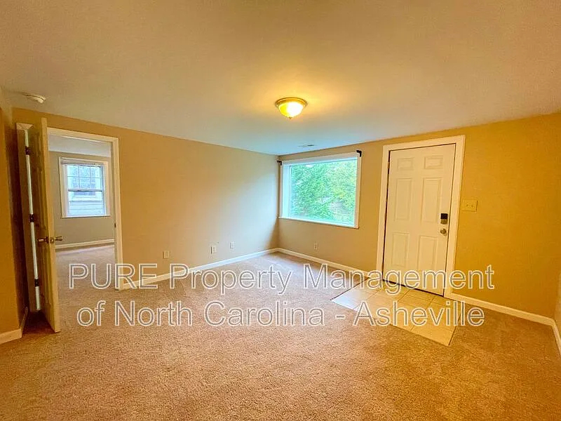 3 bed, 1.0 bath, 800 sqft, $1,495 — Photo 2