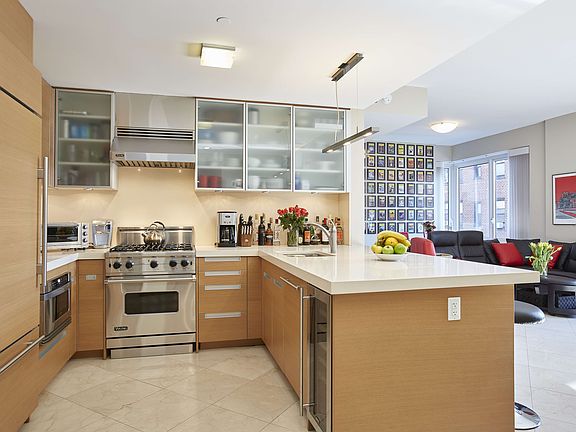 2nd image of 462 W 58th St APT 9A