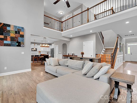 5th image of 663 Highland Ridge Point
