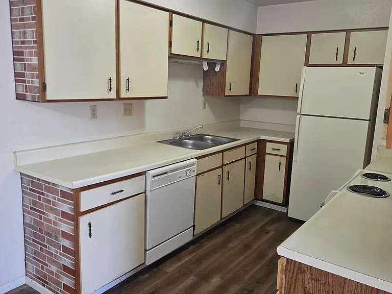 Douglas Apartments - 400 Judy Street - Heart of Branson — Photo 7