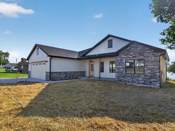 223 Crescent Dr, Lincoln, MO 65338