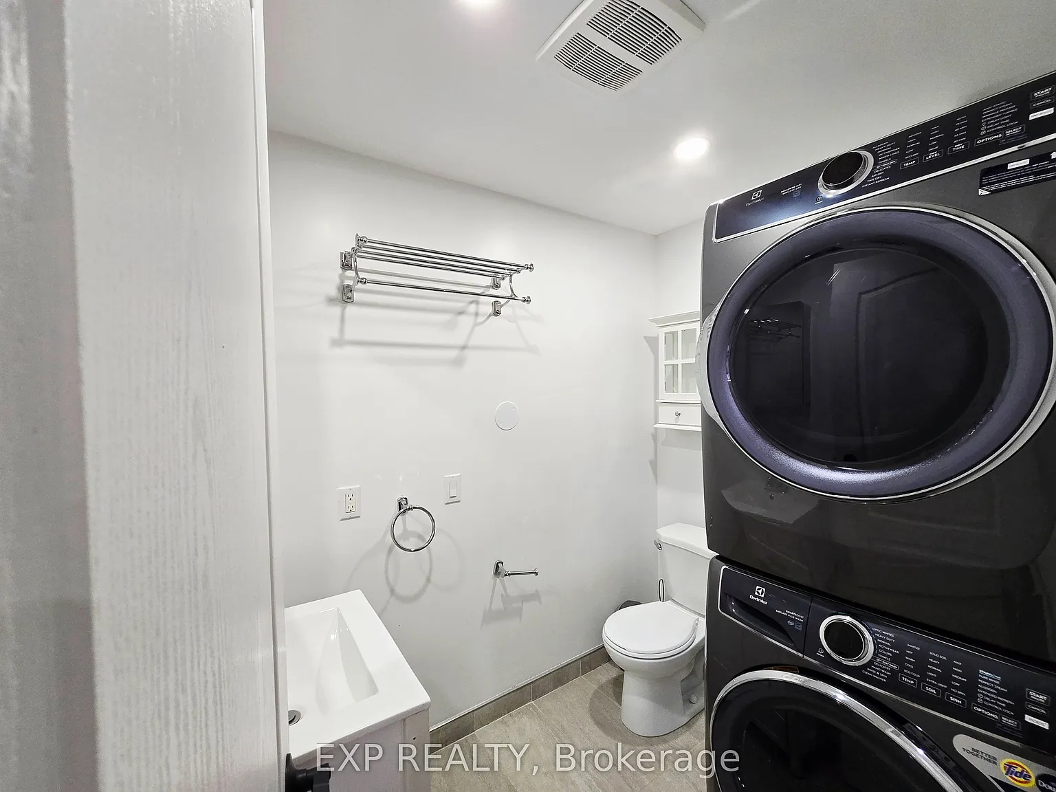 4 bed, $2,500 — Photo 4