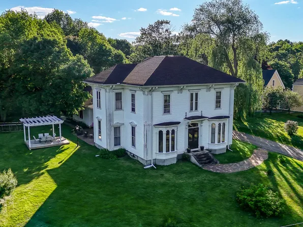 23 River Avenue, Gardiner, ME 04345