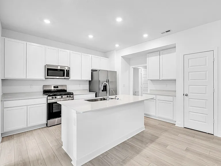433 Monarch Ln — Photo 8
