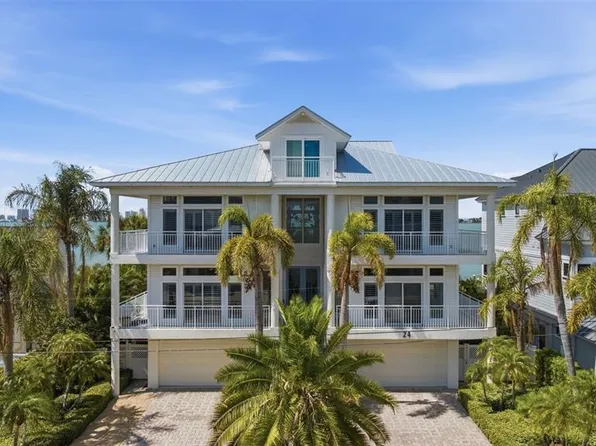 24 N Pine Cir, Belleair, FL 33756