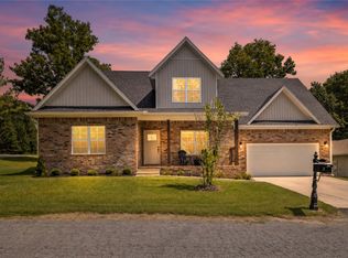 1 Kirkcudbright Dr, Bella Vista, AR 72715